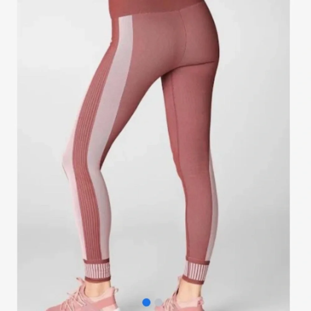 *NWT* Fabletics High-Waisted Seamless Star Leggings - Picture 4 of 10